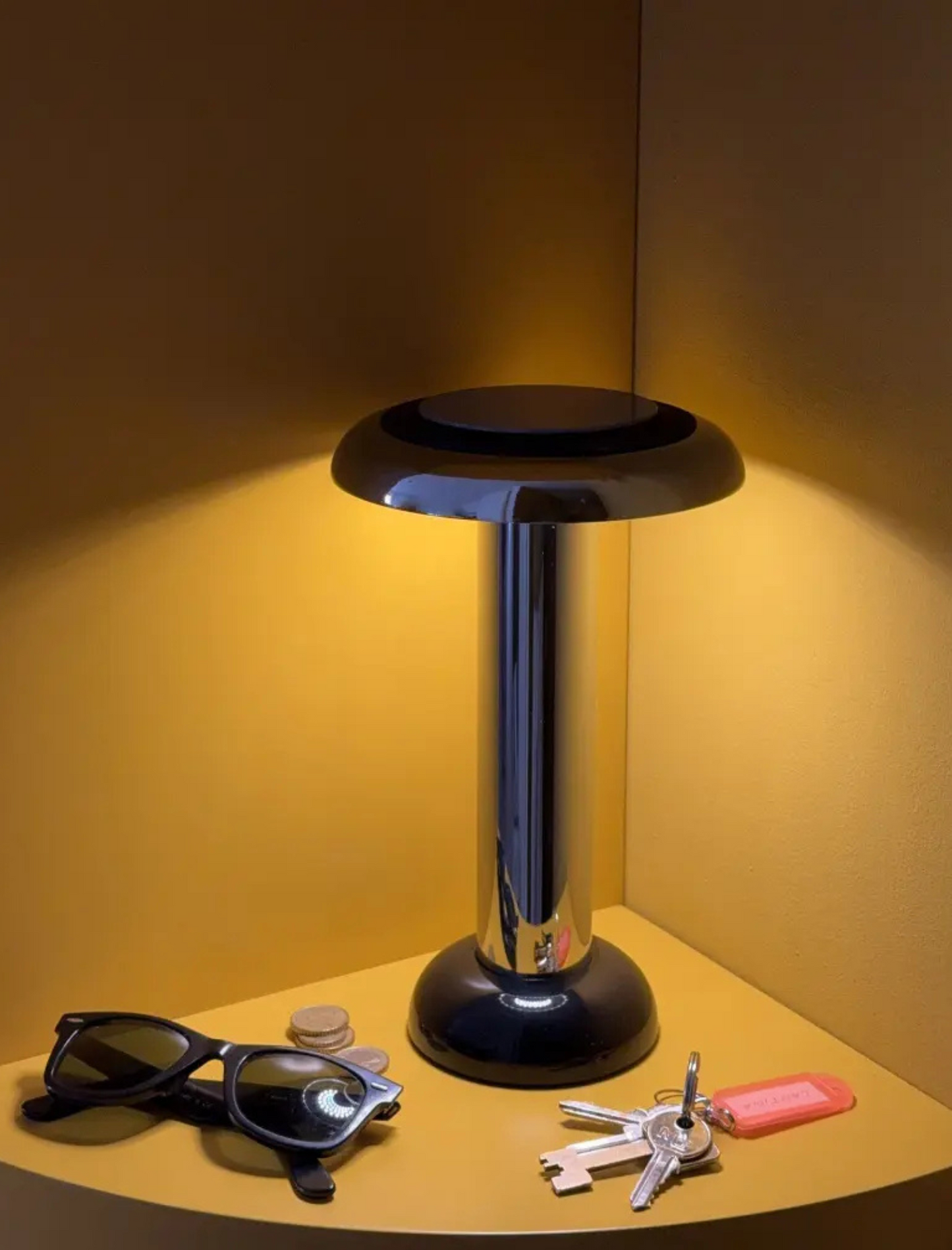 Lámpara portátil LED con batería recargable y USB – PL6